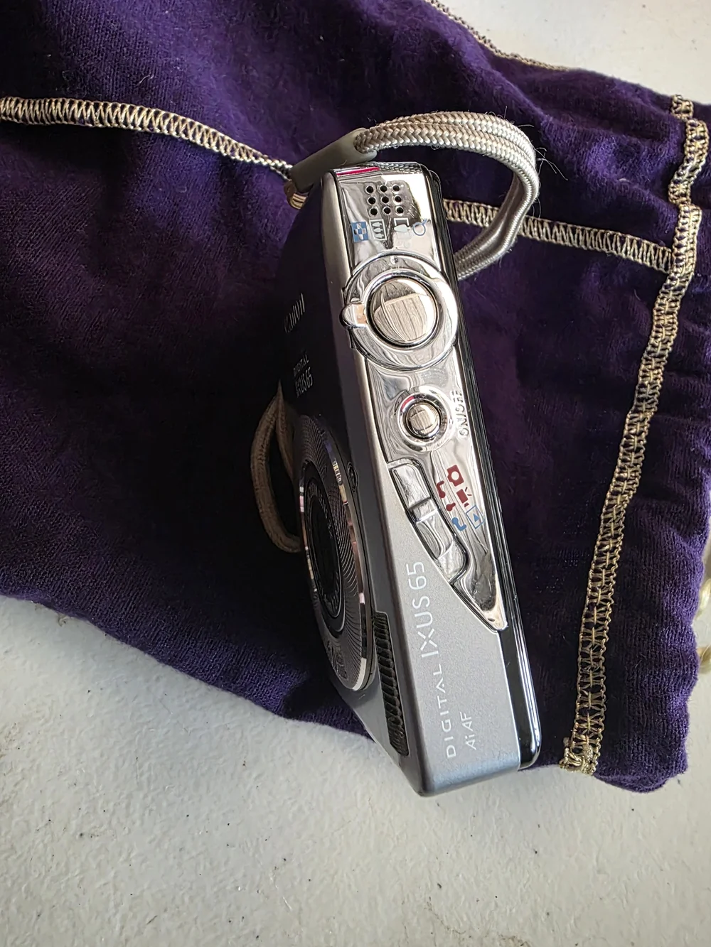 Canon Digital IXUS 65 Compact Camera in Silver and Black No Charger